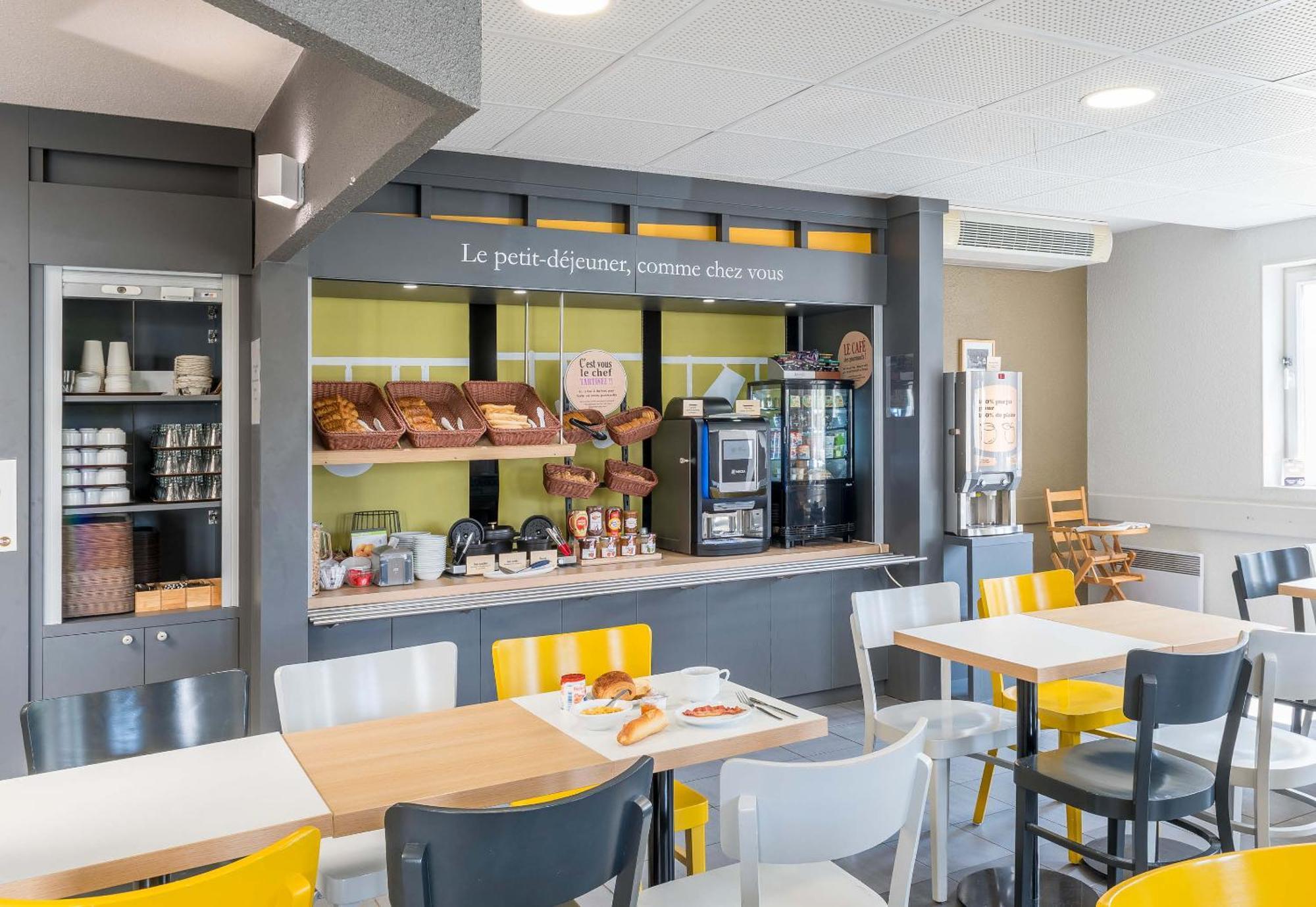 B＆B 安格2大学酒店 布库茨 外观 照片