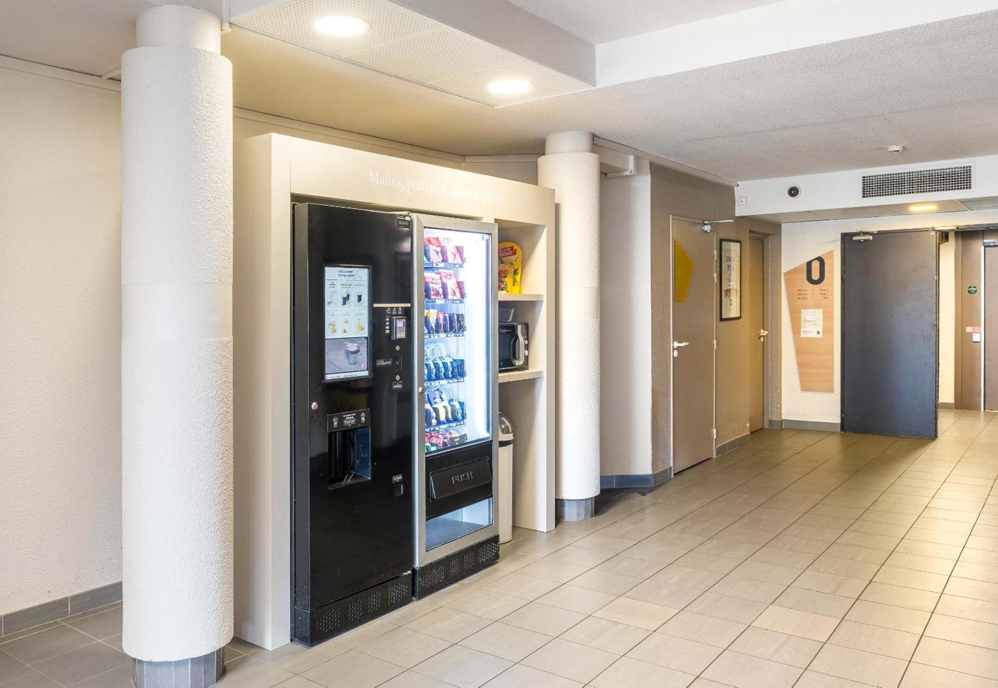 B＆B 安格2大学酒店 布库茨 外观 照片