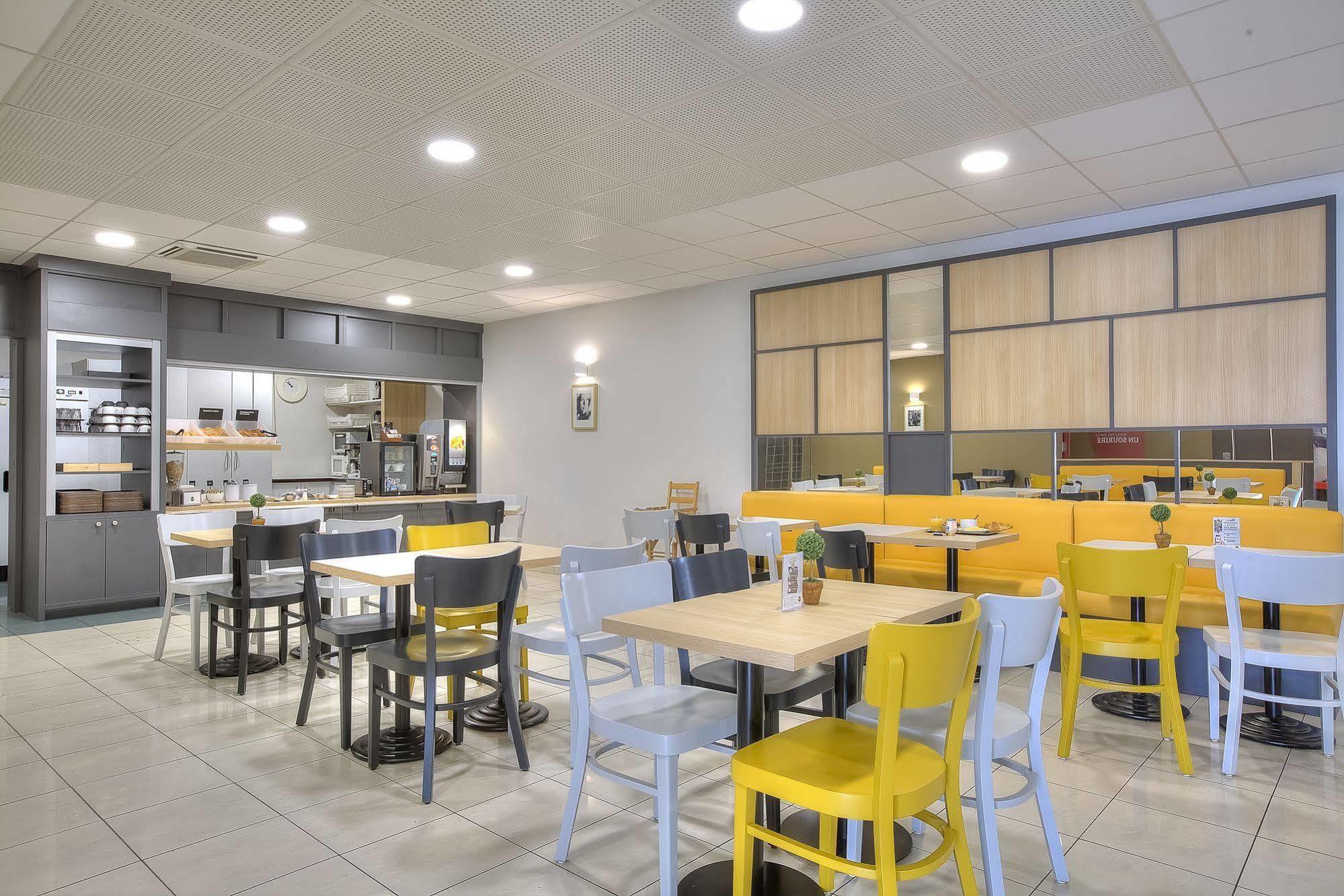 B＆B 安格2大学酒店 布库茨 外观 照片